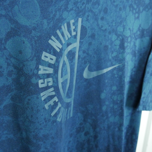 Nike Dri-Fit tee - Picture 2 of 4